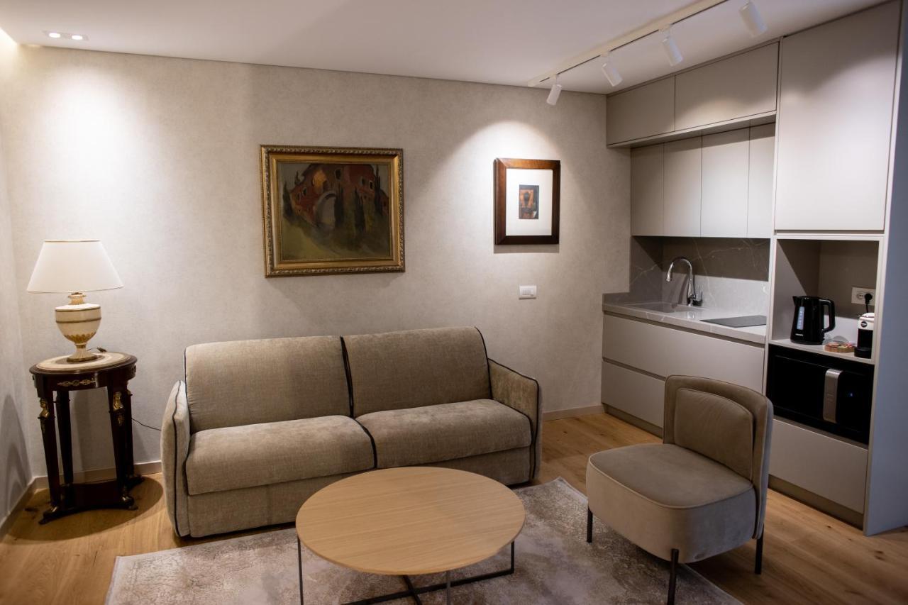 Seven Luxury Suites Tiranë Ngoại thất bức ảnh